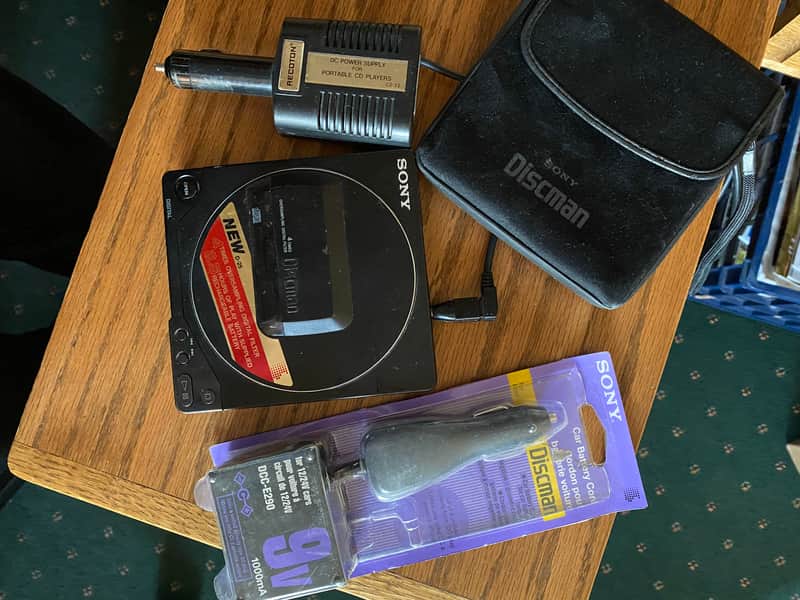 Sony d25 discman Early 90s - Very good image 1