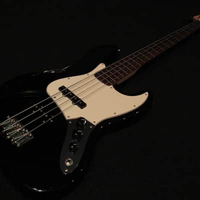 2004 MIM Fender Standard Fretless Jazz Bass Black image 1