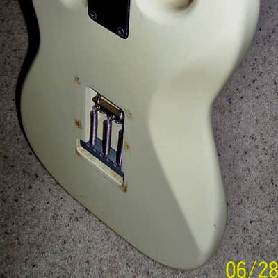 1986 Squier Stratocaster Olympic White E6 Serial image 8