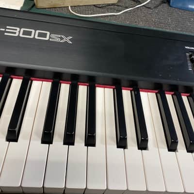 Roland RD-300SX Digital Stage Piano - Includes On Stage Carrying Bag, Footswitch, and Cables! image 4
