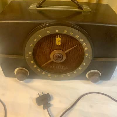Vintage 1950 Zenith G725 AM/FM Tube Radio – Chassis 7G01 – Bakelite image 2