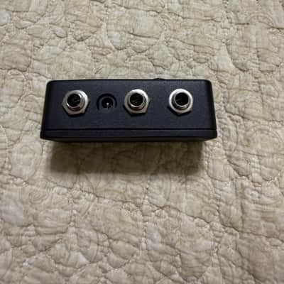 JHS Buffered Splitter V2 2018 - Present - Black image 3