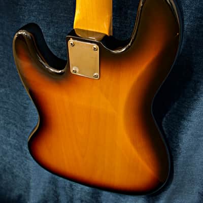 Fender American Vintage ‘62 Jazz Bass 1995 - Sunburst image 8
