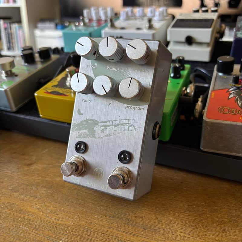 Walrus Audio ARP-87 Multi Function Delay Limited Edition - Platinum Series Guitar Effects Pedal