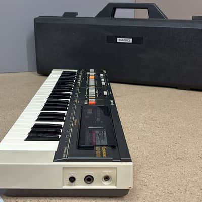 Casio MT-800 Casiotone 49-Key Synthesizer 1980s - White / Black image 7