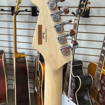 Squier Limited Edition Sonic Stratocaster - Fiesta Red - B Stock image 5