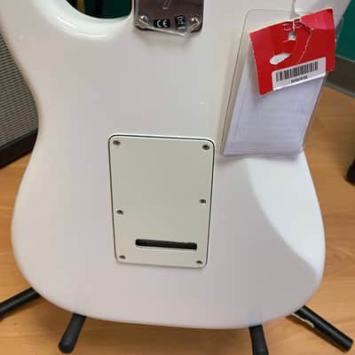 Fender Player Stratocaster HSS with Pau Ferro Fretboard 2018 - Present - Polar White image 6