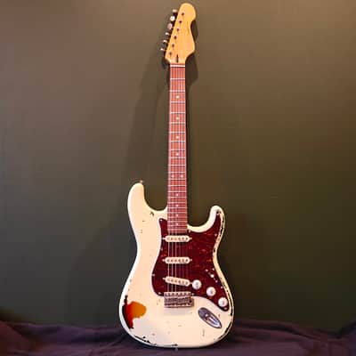 Vintage V6MR Icon - Aged Vintage White Over Sunburst image 4