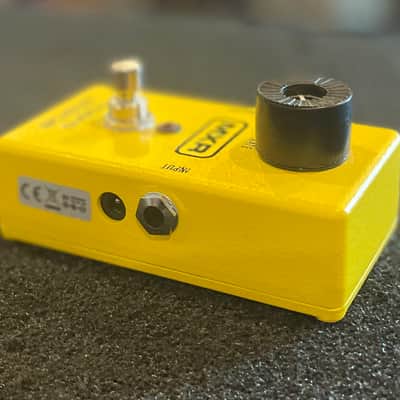 MXR M148 Micro Chorus Yellow Modulation Effect Pedal for Electric Guitar image 4