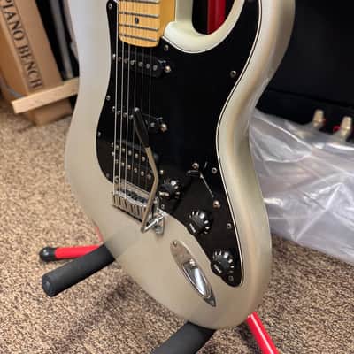 Fender American Series Stratocaster HSS Maple Fretboard 2003 Chrome Silver w/Case image 2