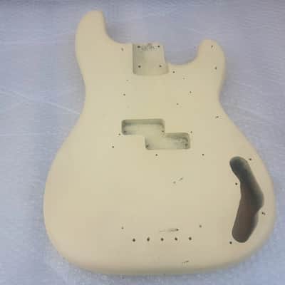 1968 FENDER PRECISION BASS BODY - made in USA image 2