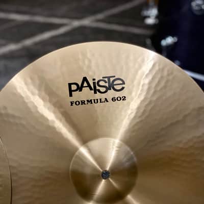 Paiste 15" Formula 602 Modern Essentials Hi-Hat Cymbals (Pair) 2013 - Present - Traditional image 4