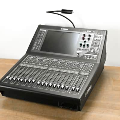 Yamaha QL1 16-Input / 8-Output Digital Mixing Console CG012RA image 1