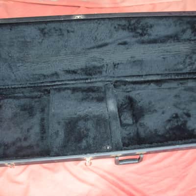 TKL Universal Bass Case perfect for Jazz/P and also 5 String- Basses * Made in Canada in 1980 * An authentic Rock'n'Roll Case! image 3