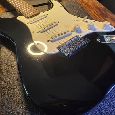 Squier Affinity Series Stratocaster 21-Fret with Rosewood Fretboard 2004 - Black image 17