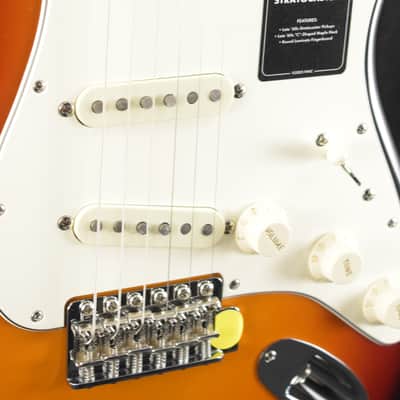 Mint Fender Vintera III Late '60s Stratocaster 3-Color Sunburst Rosewood Fingerboard image 3