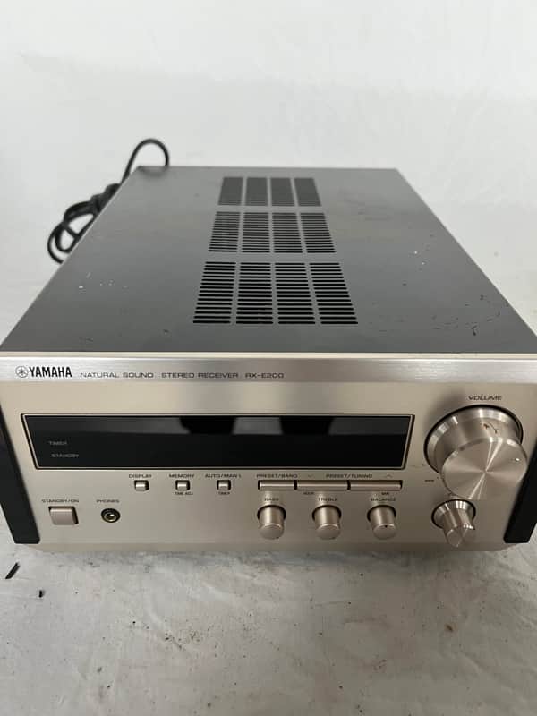 Yamaha Natural Sound Receiver RX-E200 Excellent Working Condition image 1