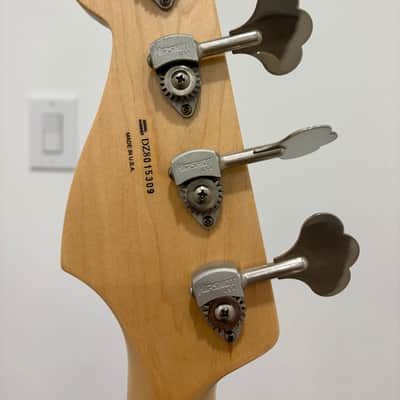 Fender American Deluxe Precision Bass image 5