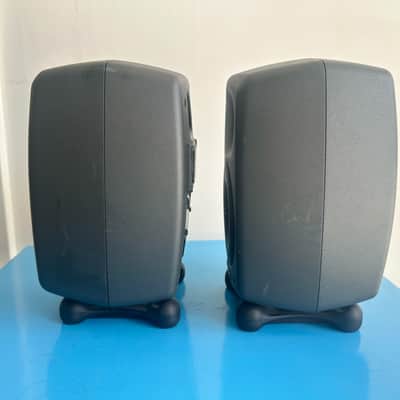 Genelec 8020D 4" Powered Nearfield Studio Monitor (Pair) 2017 - 2021 - Gray image 2