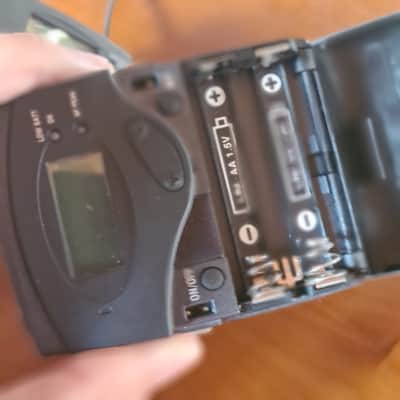 Sennheiser SK100 Transmitter + EK100 True Diversity Receiver (780–822 MHz) + Camera Shoe image 23