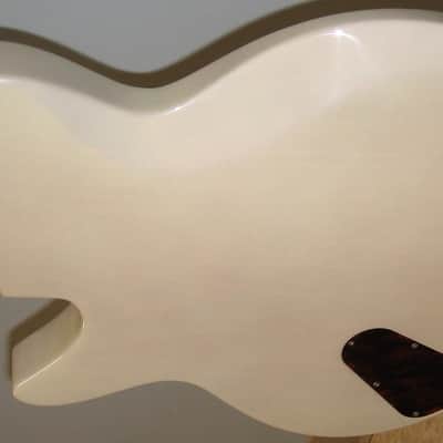 Eastman Juliet Solidbody Electric Guitar with Gig Bag 2024 - Pomona Blonde image 8
