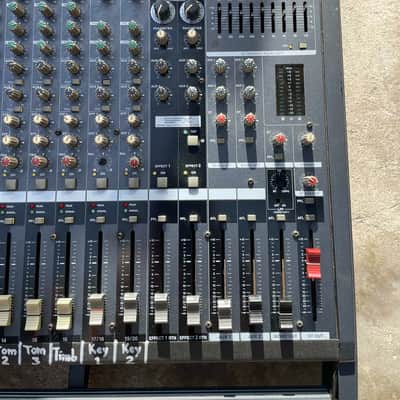 Yamaha EMX5000 20-channel mixer image 5