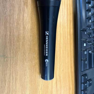 Sennheiser e935 Handheld Cardioid Dynamic Vocal Microphone 2003 - Present - Black