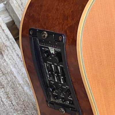 ALVAREZ ARTIST SERIES AD62SC ACOUSTIC ELECTRIC GUITAR with EQ and Tuner Solid Top image 2