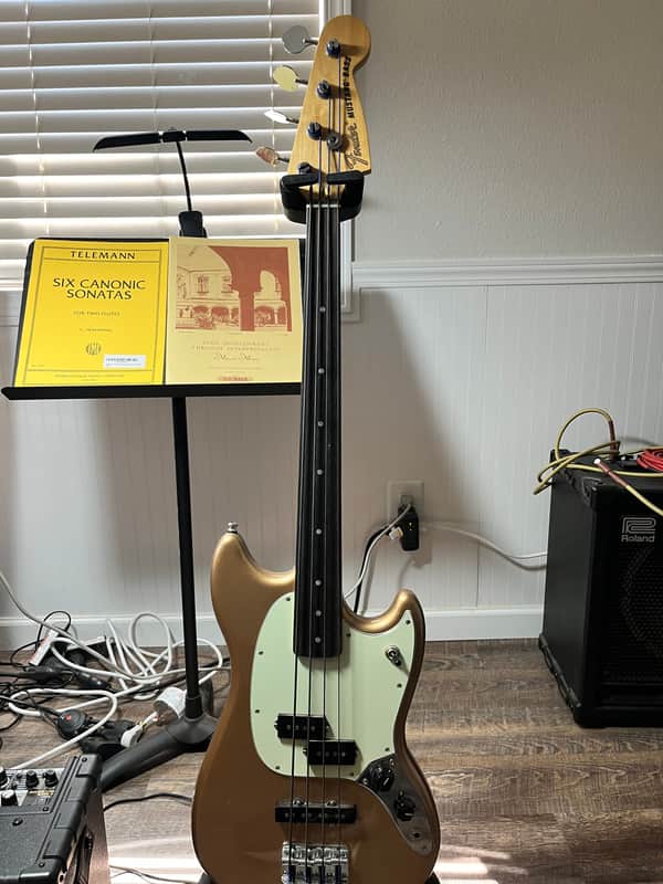 Fender Player Mustang Bass PJ-Fretless: $775 (Firemist Gold)