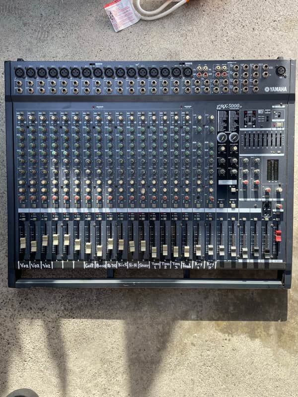 Yamaha EMX5000 20-channel mixer image 1