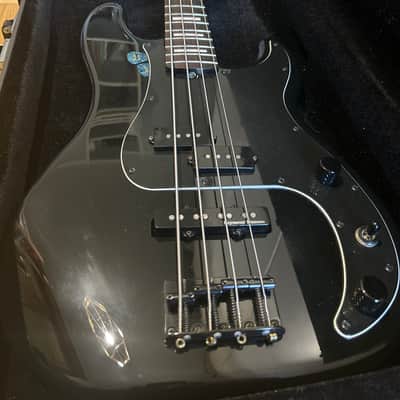Fender Artist Series Duff McKagan Deluxe Precision Bass with Rosewood Fretboard 2019 - Present - Black image 1