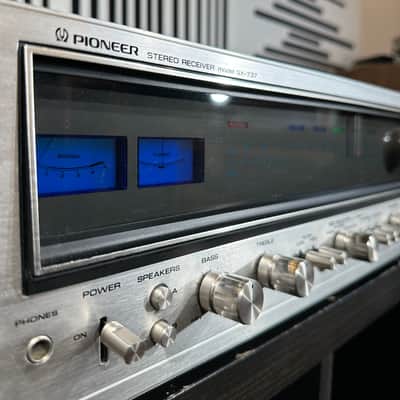 Pioneer SX-737 35-Watt Stereo Solid-State Receiver 1974 - 1976 - Silver image 5