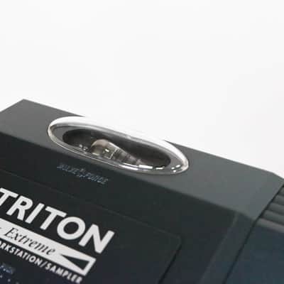 Korg Triton Extreme 76 76-Key 120-Voice Polyphonic Workstation CG012M2 image 7