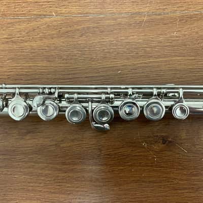 Bundy BFL-300 Closed-Hole Flute with Offset G, C Foot 2010s - Silver image 4