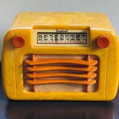 Vintage Sentinel Model 284 Radio - Catalin, 1940s, Sand, Wavy Grill, Art Deco image 2