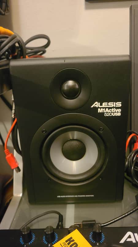 Alesis M1Active 520 5" Powered Studio Monitor (pair) 2010s - Black image 1
