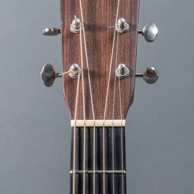 Martin D-18V 2009, Natural image 4