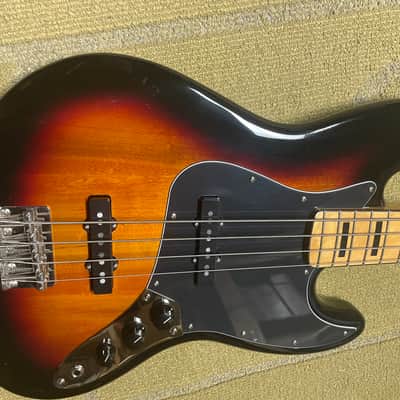 Squier Classic Vibe '70s Jazz Bass 2019 - Present - 3-Color Sunburst image 2