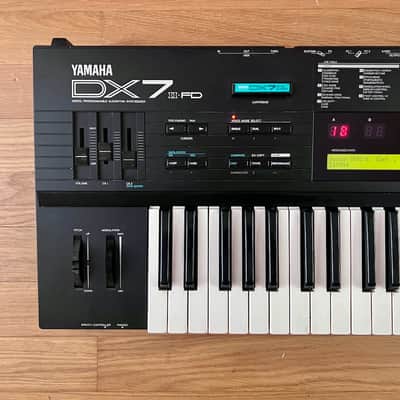 Yamaha DX7IIFD 16-Voice Synthesizer with Floppy Drive 1986 - 1989 - Black image 3