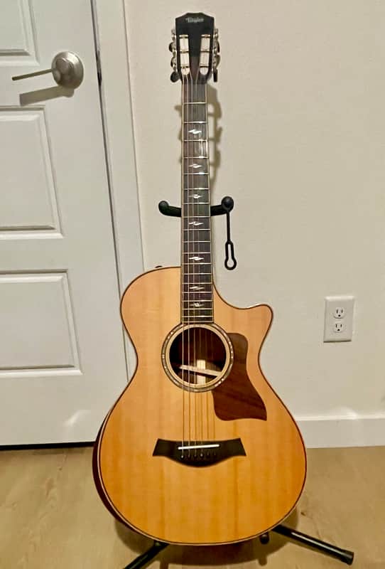 Taylor 812ce 12-Fret with V-Class Bracing