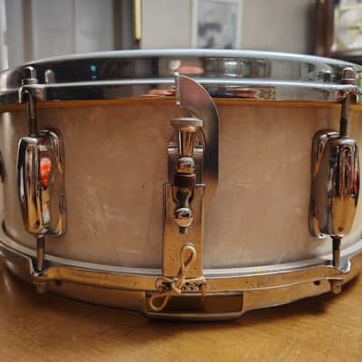 Slingerland 14"(Diameter) x 5.5"(Depth) Snare Drum 1960's - White Marine Pearl image 3