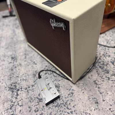 Gibson Dual Falcon 20 2-Channel 15-Watt 2x10" Guitar Combo 2024 - Present - Cream Bronco Vinyl with Oxblood Grille image 6