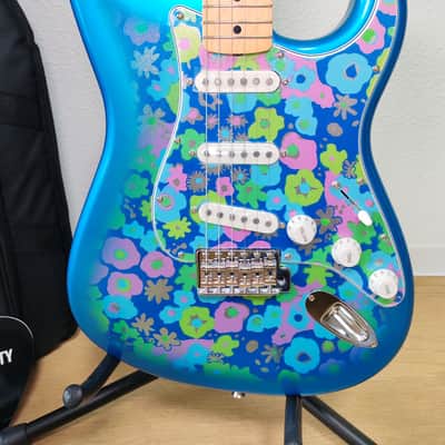 *NEW IN BOX* 2025 Fender Japan Limited Edition Stratocaster Blue Flower 2025 !! image 2