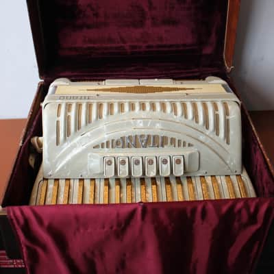 Titano Model Special 1986 41/120 range compact 17" keyboard Piano Accordion image 11