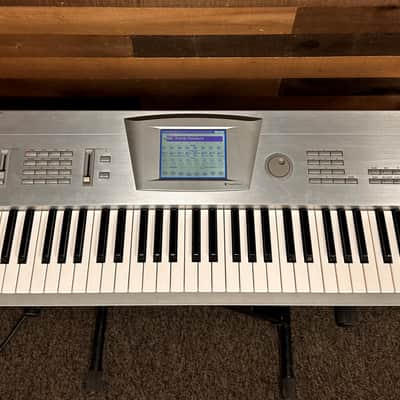 Korg Trinity Pro 76-Key 32-Voice Polyphonic Workstation 1996 - 1998 - Silver