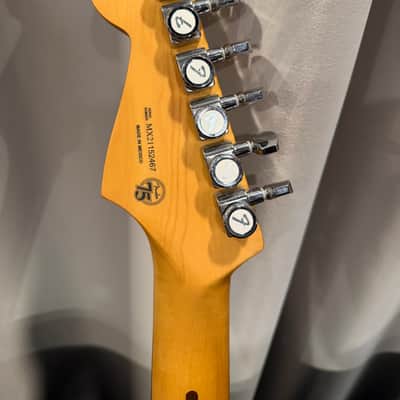 Fender Player Plus Stratocaster HSS with Pau Ferro Fretboard 2021 - Present - Silverburst image 4