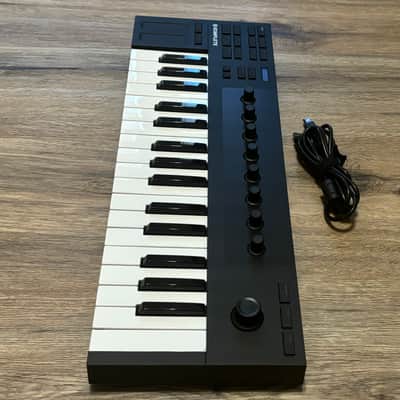 Native Instruments Komplete Kontrol M32 2019 - Black image 2