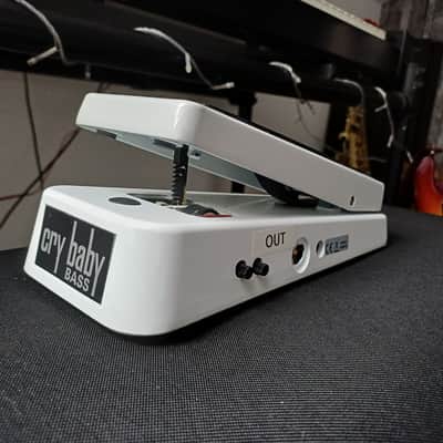 Dunlop 105Q Cry Baby Bass Wah 1999 - Present - White image 4