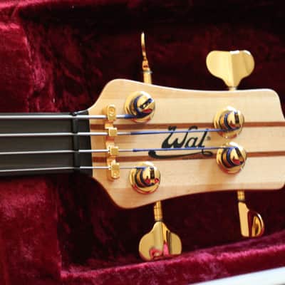 2011 Wal Mk 2 Fretless MINT w/ case image 9