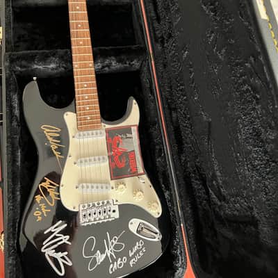 EVH Van Halen 2004 Guitar / Pass / Picks  - Signed by EVH and full band image 2